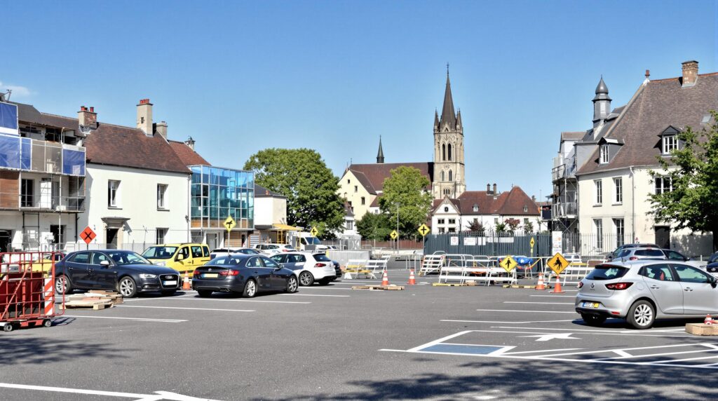 les raisons de la réduction du nombre de places dans le parking de Sablé-sur-Sarthe 2 découvrez les raisons derrière la diminution des places de stationnement à sablé-sur-sarthe. cette analyse met en lumière les enjeux d'urbanisme, les mesures écologiques et les projets d'aménagement qui influencent le stationnement dans cette charmante commune.