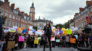 découvrez tout ce qui vous attend au mans le jeudi 18 septembre : informations sur les grèves et manifestations prévues, et ne manquez pas le show exceptionnel de l'artiste lola dubini sur scène !